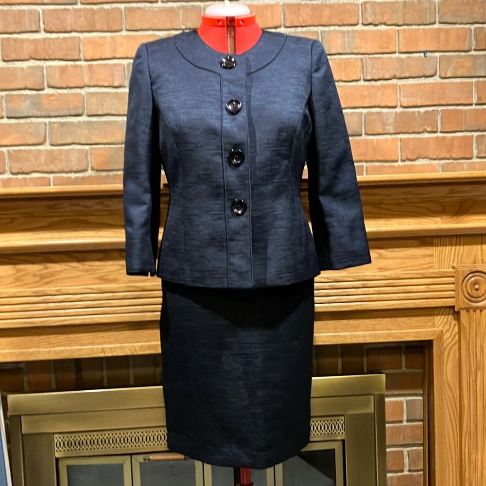 EUC Sz 6P Evan-Picone 2 piece skirt suit 3/4 sleeve. Dark navy